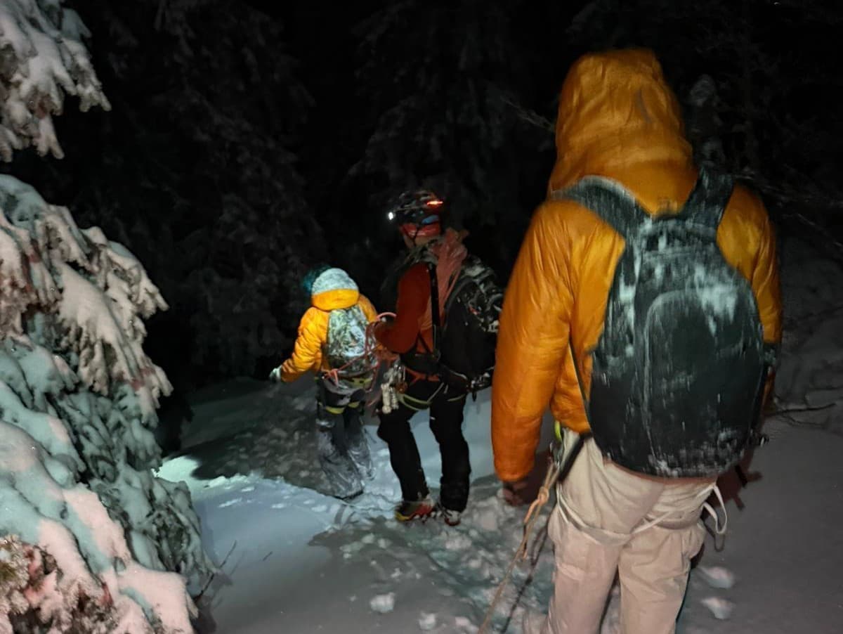 Anglickí turisti uviazli na vrchu Suchý, záchranári im pomohli