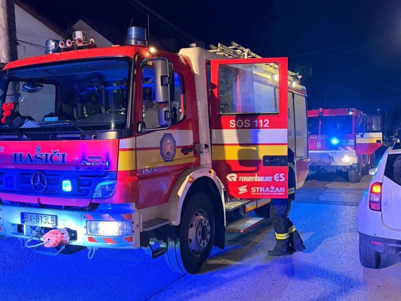 Požiar elektromobilu v Bratislave: Hasiči zasahovali bez zranení