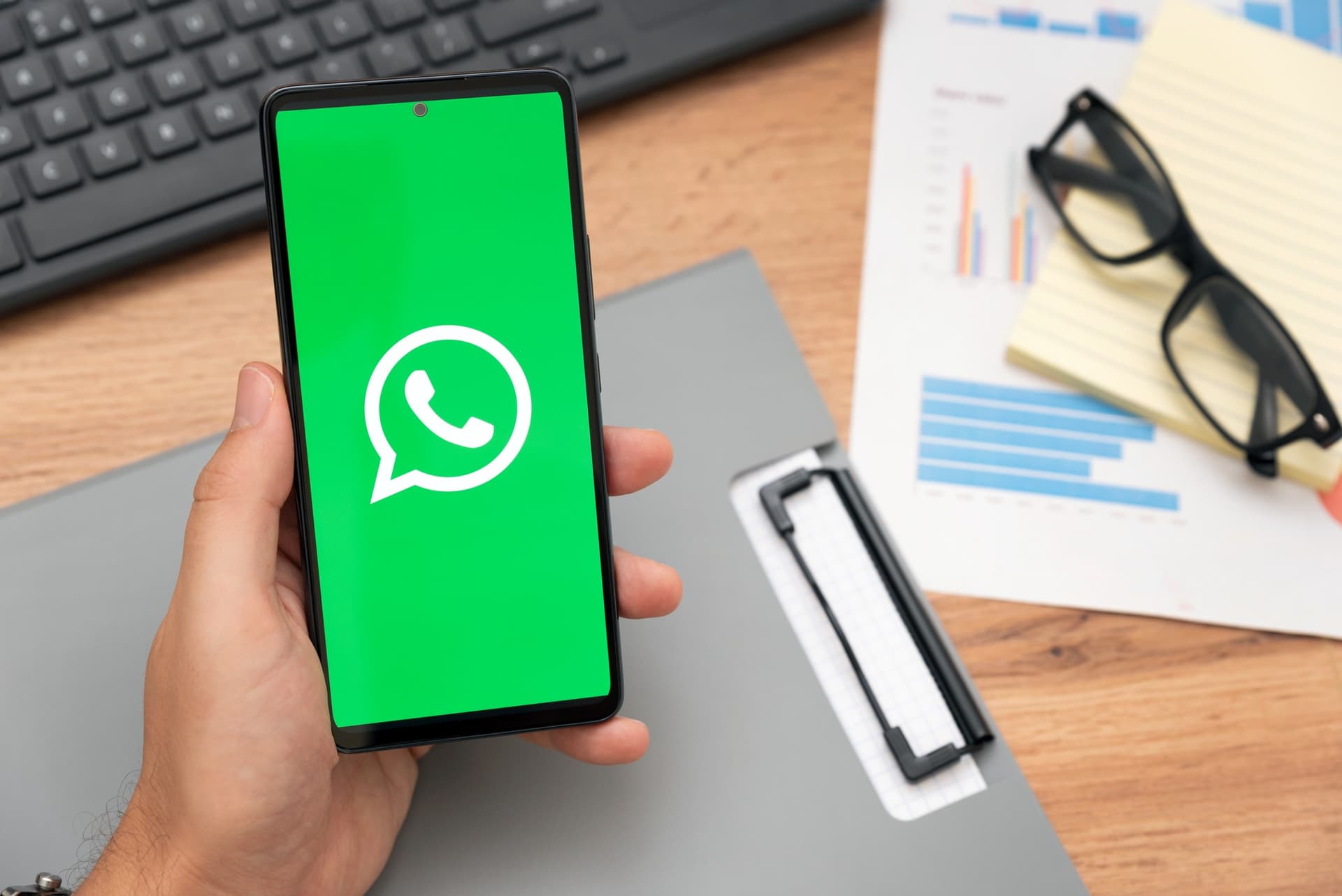 EÚ vyšetruje Meta: WhatsApp môže prísť o konkurenciu AI
