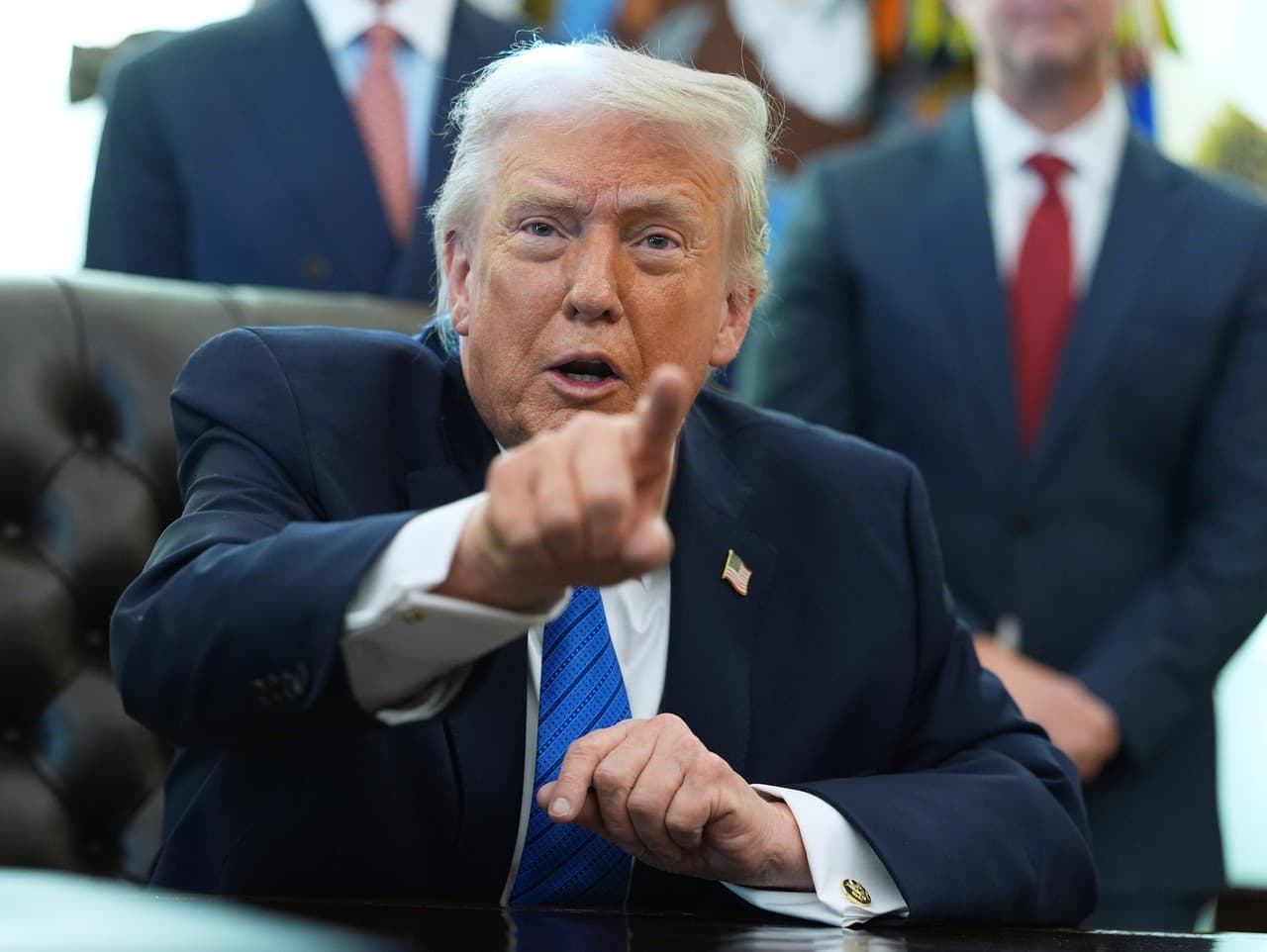 Trump zvyšuje clá na dovoz do USA na 15 percent