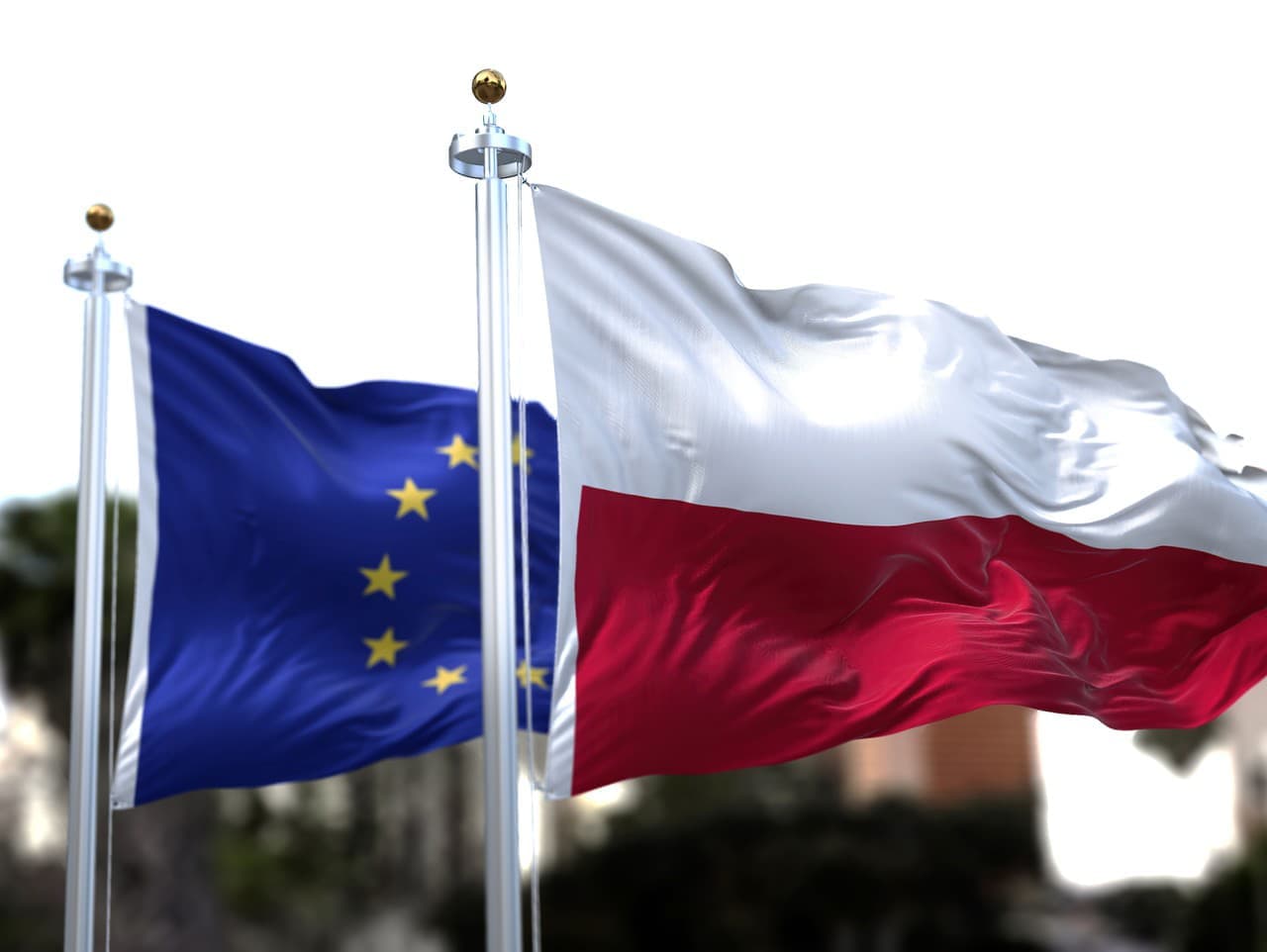 Poliaci dôverujú EÚ viac než USA v otázkach bezpečnosti