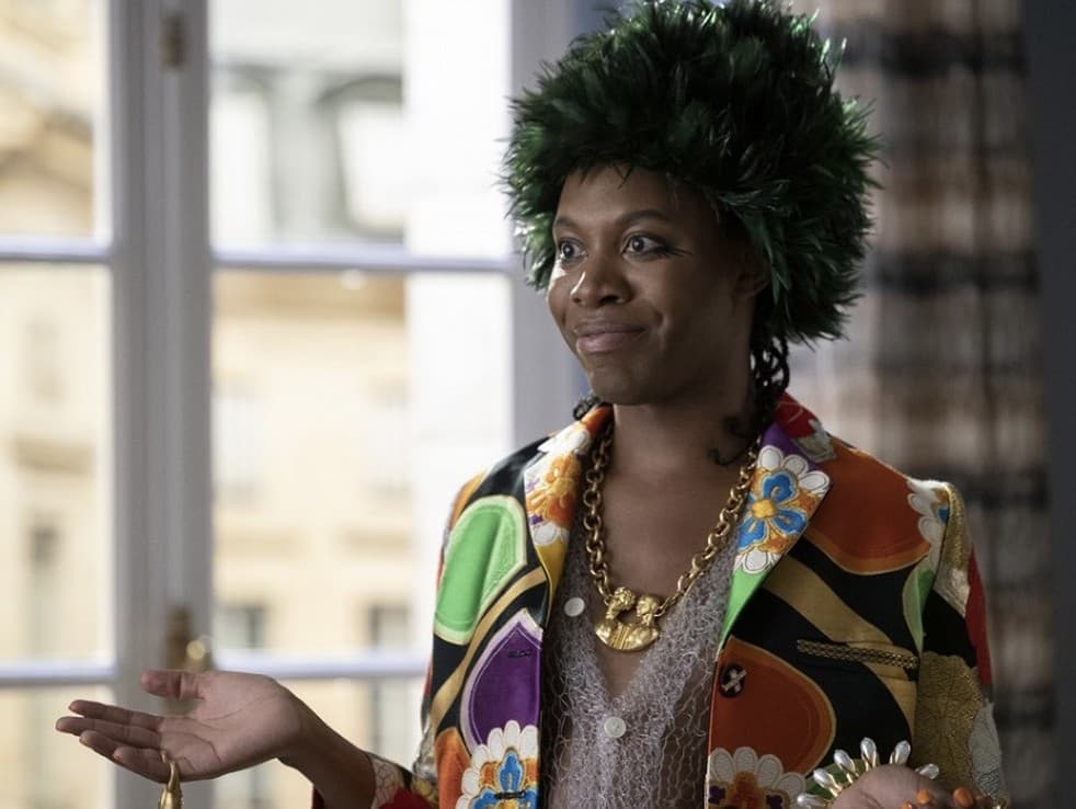 Herec z Emily in Paris zadržaný v Japonsku za pašovanie drog