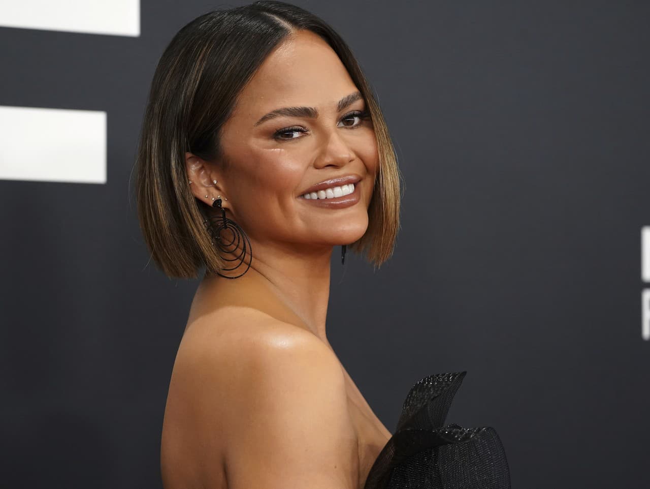 Chrissy Teigen: Boj s alkoholom pokračuje, 52 dní triezva