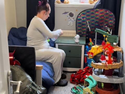 Mamička v pyžame rozdelila rodičov: Trend alebo prehnanosť?