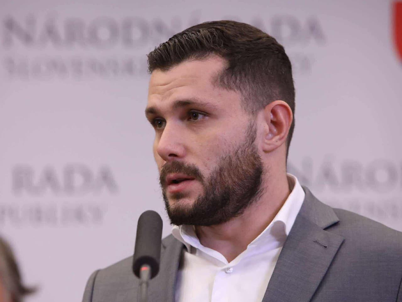 Spor o vojenskú pomoc: Koalícia varuje pred ohrozením obranyschopnosti