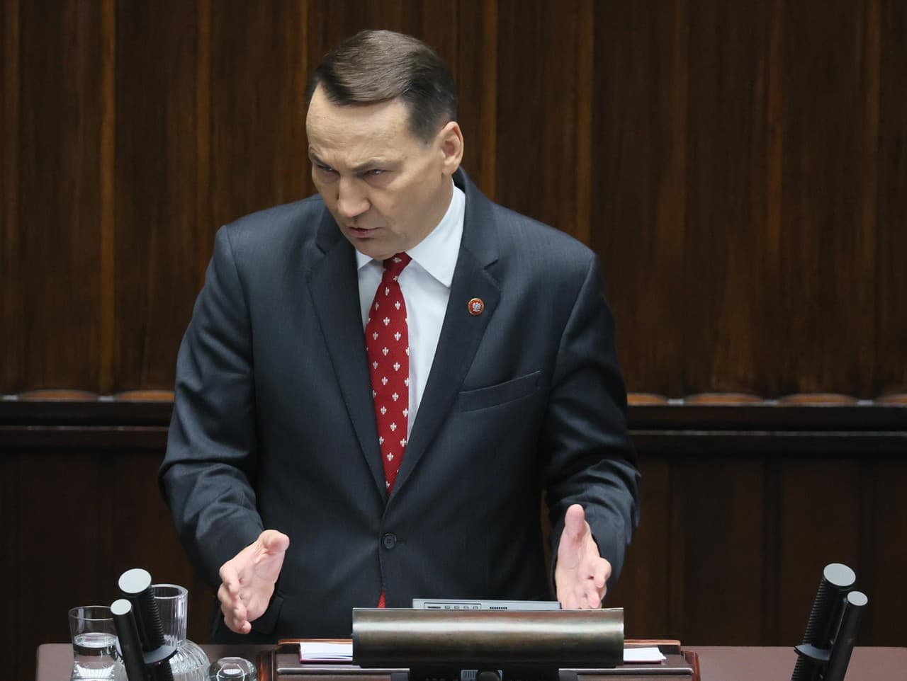 Poľský minister zahraničných vecí označil útok na železnicu za terorizmus