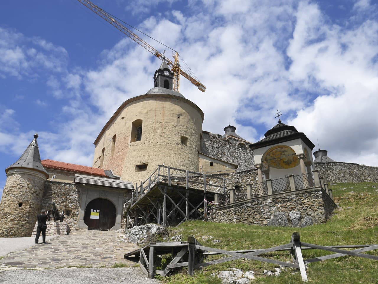 Požiar pri Krásnej Hôrke: Hasiči zasahovali v obci Krásnohorské Podhradie