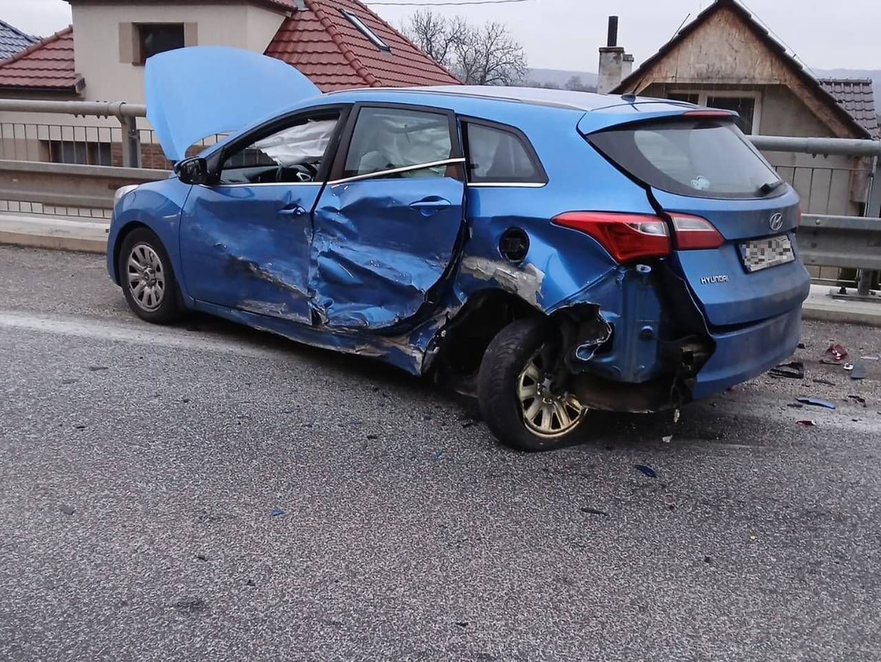 Zrážka áut v Hradišti si vyžiadala zranenie