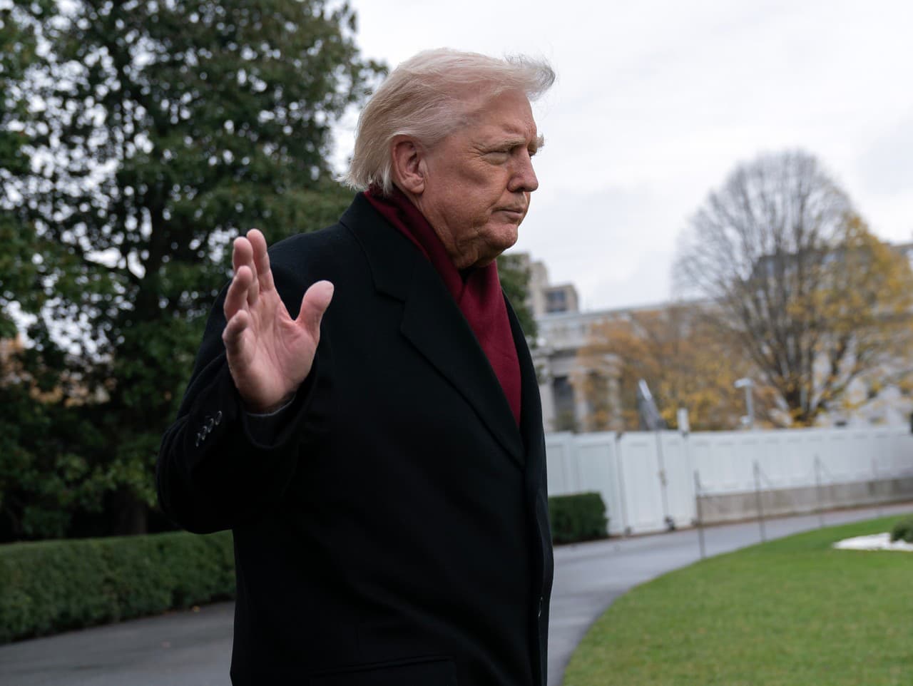 Trump žiada väzbu pre demokratov za vyzývanie vojakov