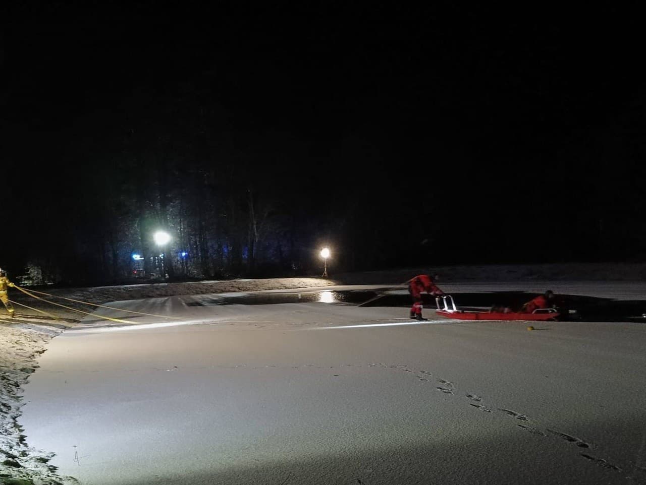 Tragédia na zamrznutom rybníku: Matka a syn prišli o život