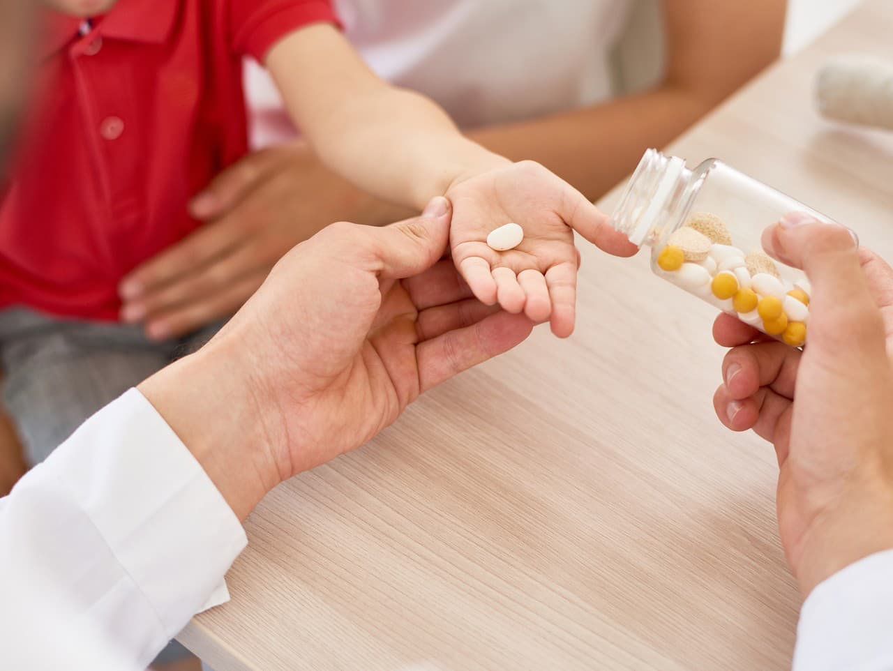 Verejný ochranca práv upozorňuje na problém s dostupnosťou liekov pre deti