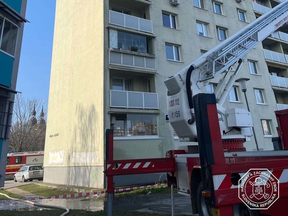 Požiar bytu v Trnave: Tri osoby sa nadýchali splodín