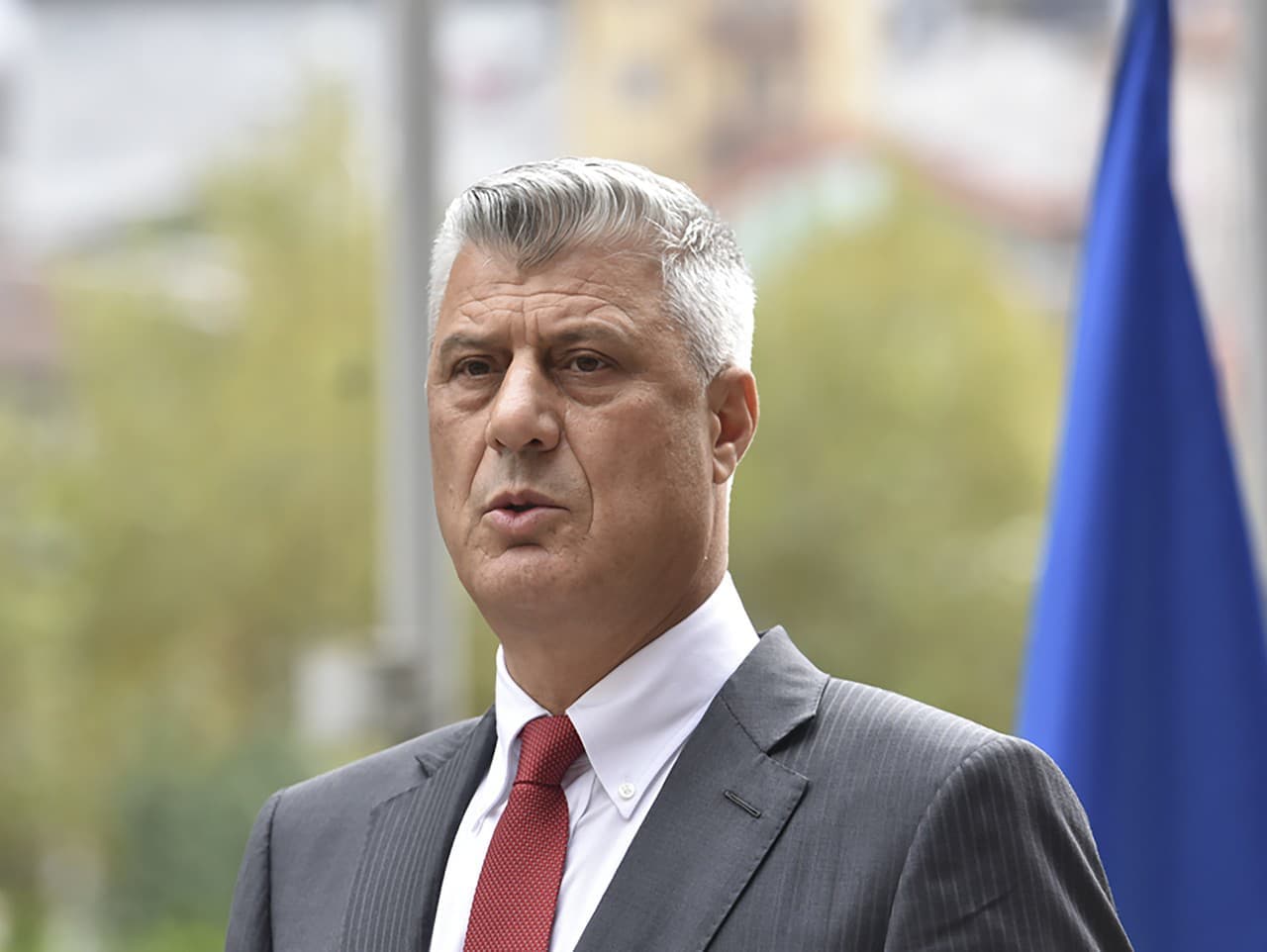 Thaci sa bráni: Obvinenia z vojnových zločinov sú absurdné