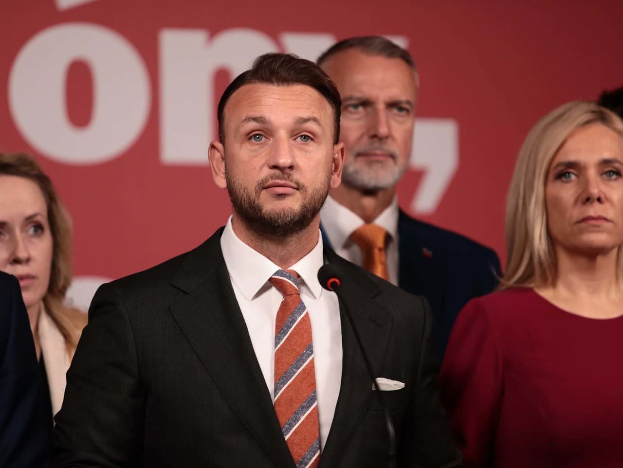 Šutaj Eštok kritizuje médiá za vulgárne odkazy na Fica