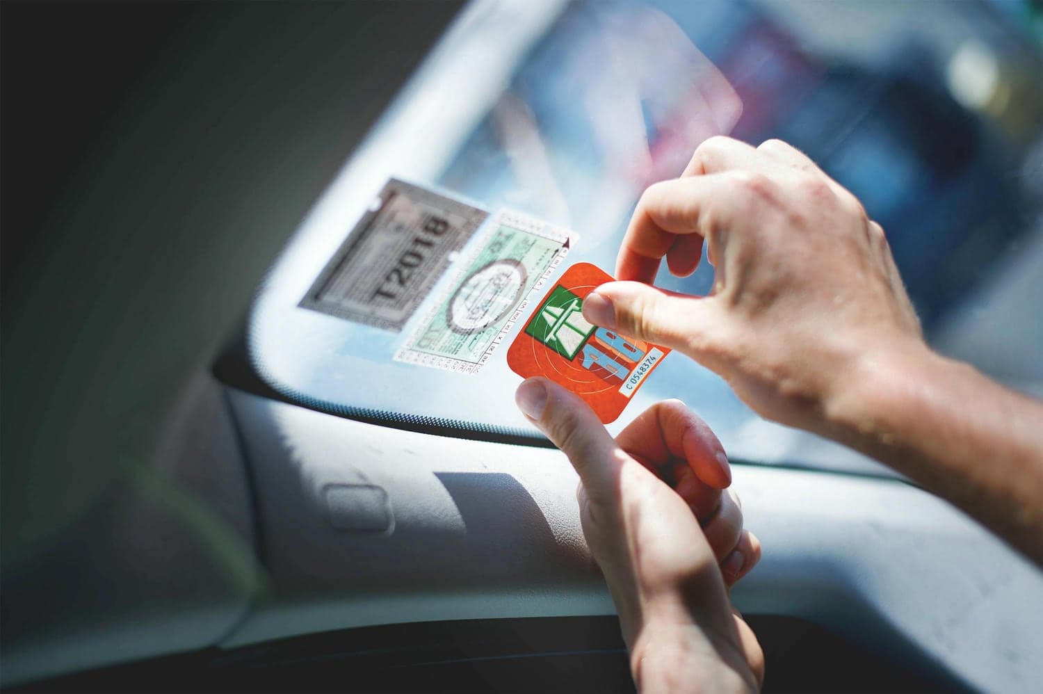 Švajčiarska diaľničná známka za 21 eur: Ošiaľ v obchodoch