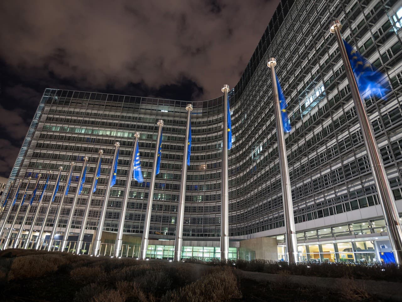 Slovensko vedie v znižovaní deficitu verejných financií v eurozóne