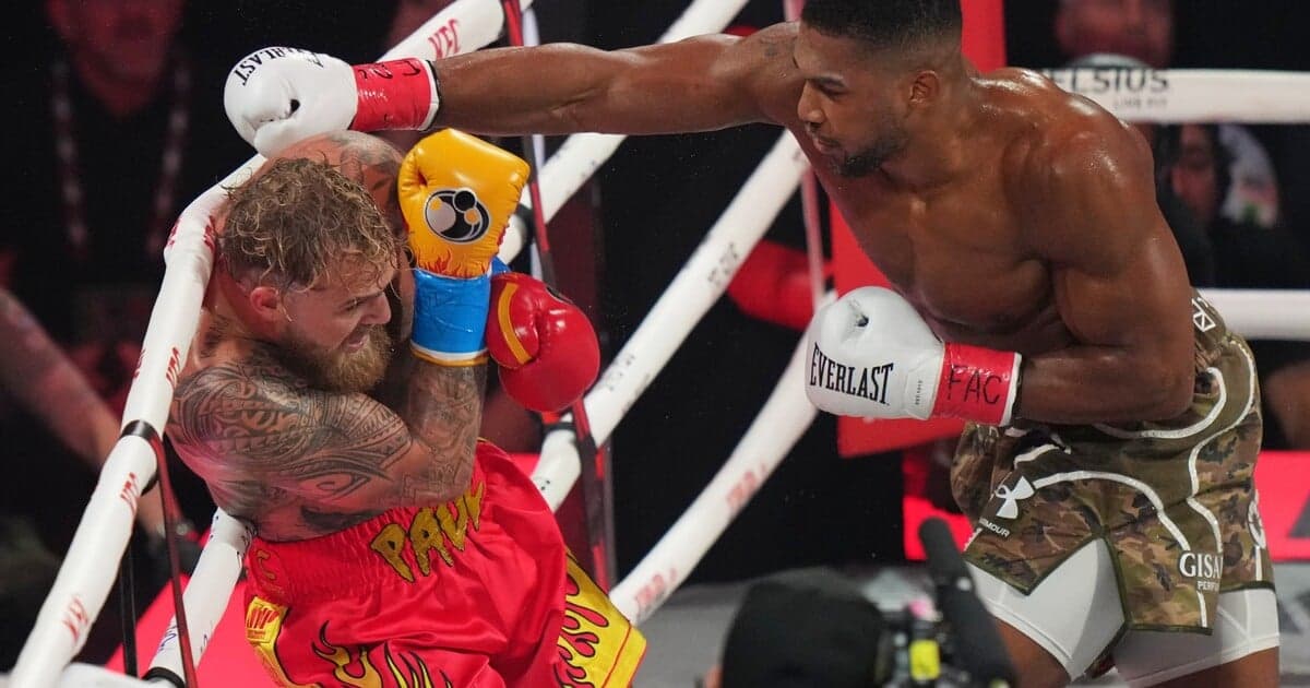 Joshua porazil Paula knockoutom v šiestom kole