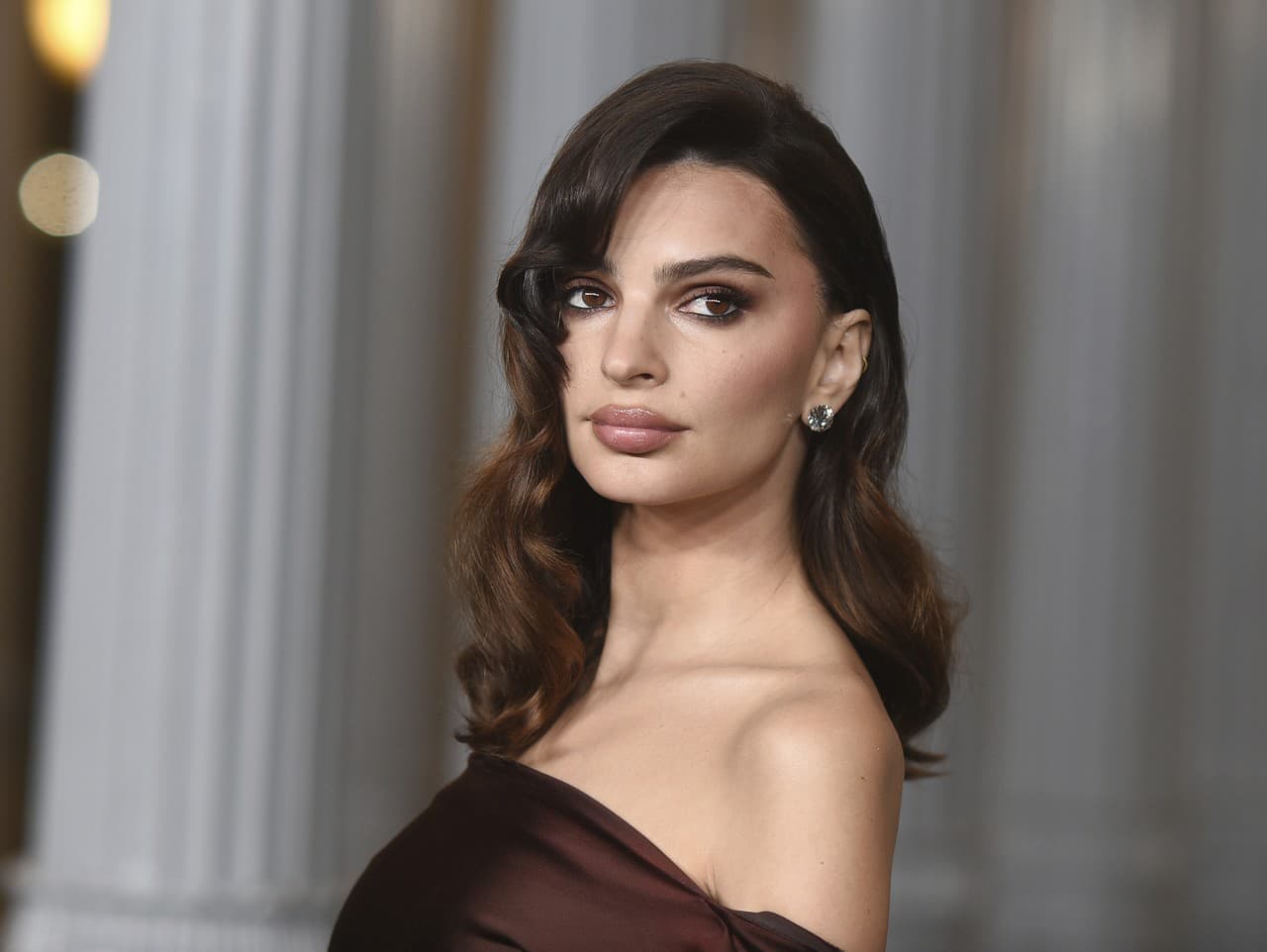 Emily Ratajkowski opäť šokuje fanúšikov svojím dokonalým zadočkom