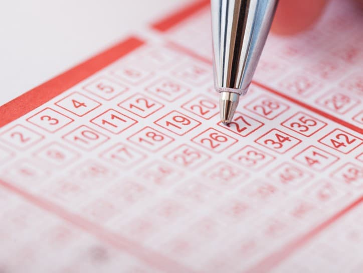 Seniori z Paríža vyhrali štvrť miliardy eur v lotérii EuroMillions