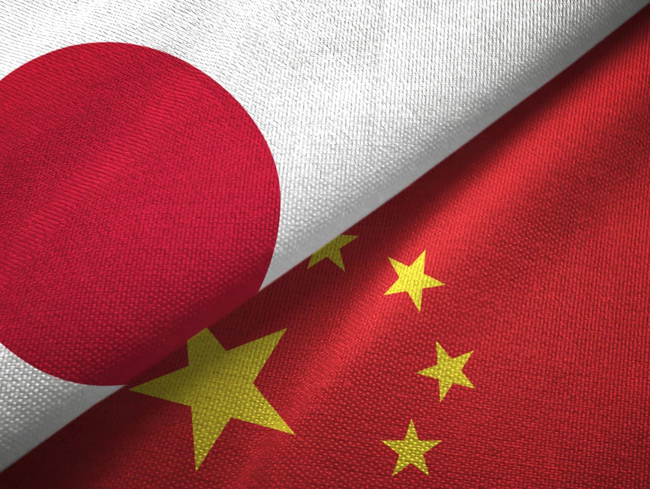 Japonsko otvorené dialógu s Čínou, Peking varuje pred reakciou