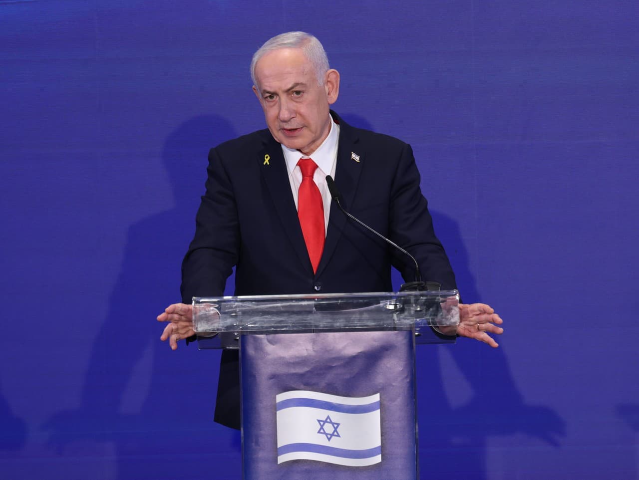 Bývalý premiér Bennett obvinil Netanjahua z vlastizrady v kauze Qatargate