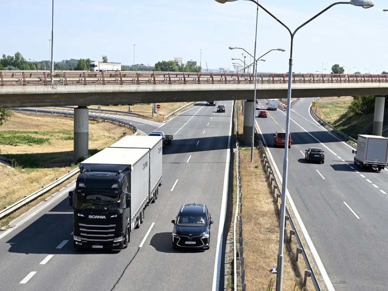 Dopravné obmedzenia na diaľniciach pri Bratislave tento víkend