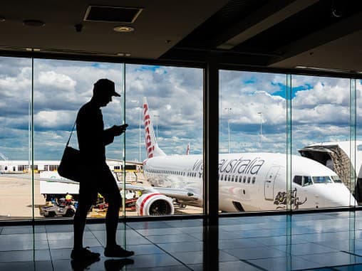 Panika na letisku v Melbourne: Výbuch powerbanky evakuoval 150 ľudí