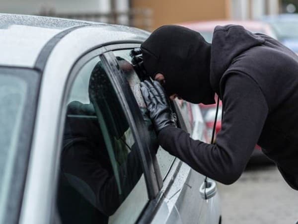 Manželský konflikt v Krasnojarsku: Muž zinscenoval krádež auta