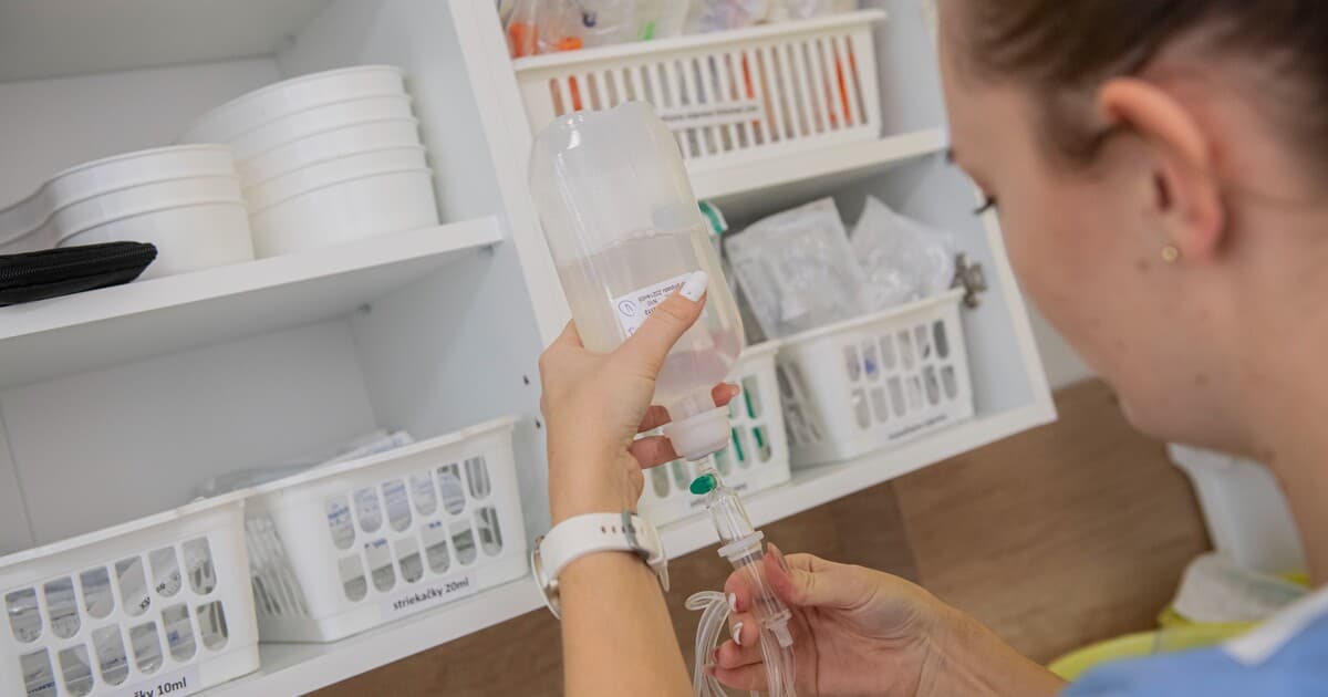 Zdravotné sestry a pôrodné asistentky dostanú stabilizačný príspevok 3000 eur