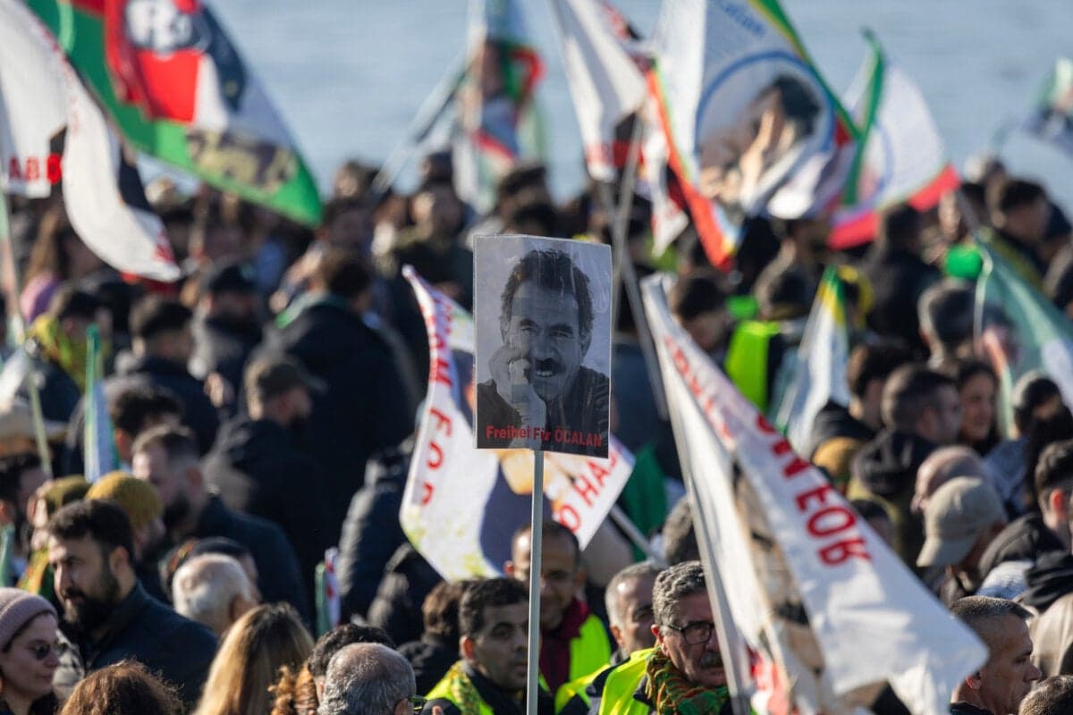 Tisíce Kurdov demonštrovali v Nemecku za prepustenie Öcalana