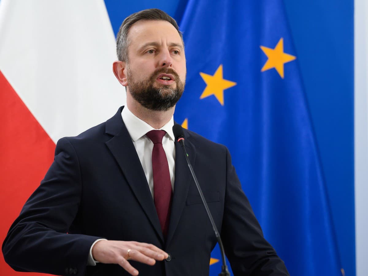 Napätie v Poľsku: PiS vyvíja tlak na ľudovcov