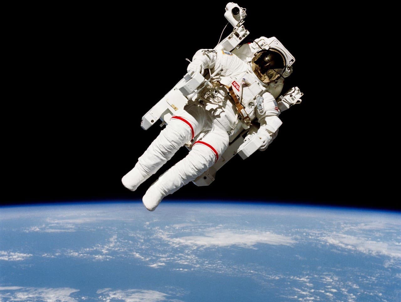 Vesmírna dilema: Môže astronautka otehotnieť bez pohlavného styku?