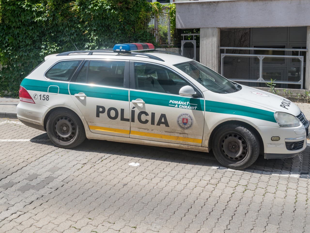 Polícia odhalila vodiča pod vplyvom drog a ženu s alkoholom za volantom