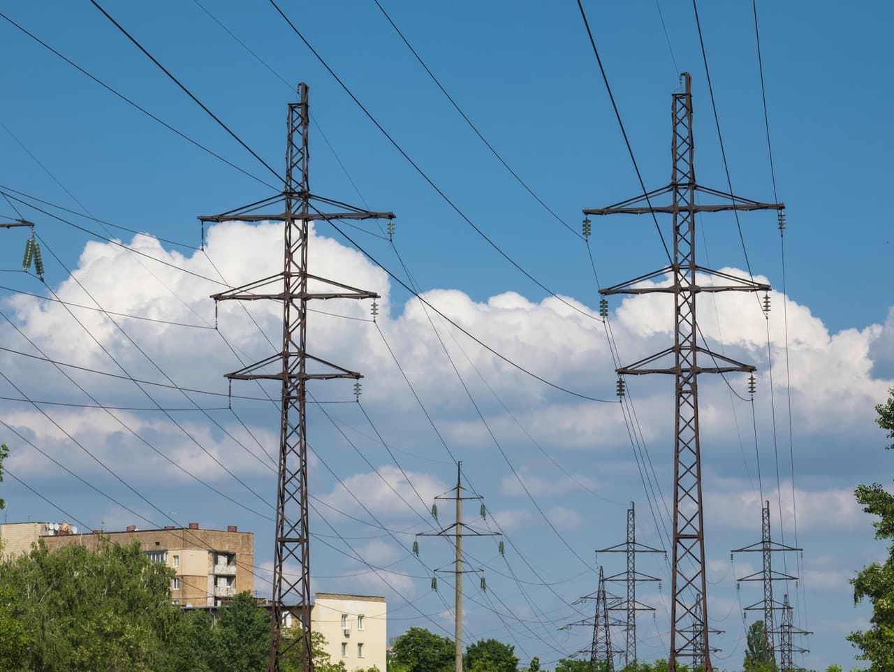 Dodávky elektriny na Ukrajinu pokračujú bez obmedzení