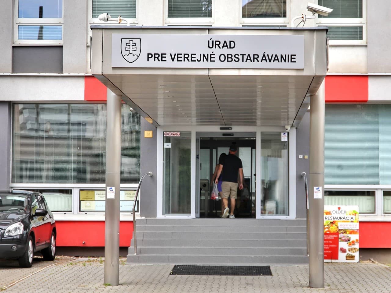 ÚVO skúma deväť verejných obstarávaní ministerstva vnútra