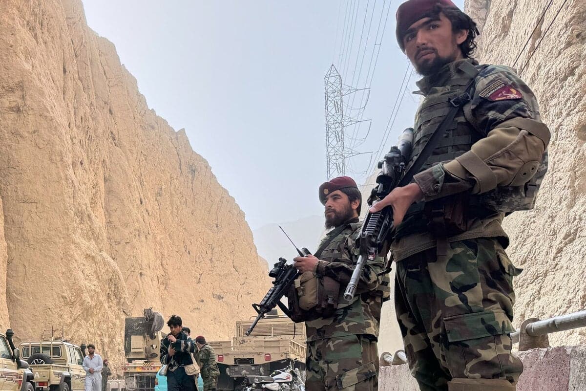 Pakistan opäť útočí na Afganistan napriek rokovaniam o prímerí