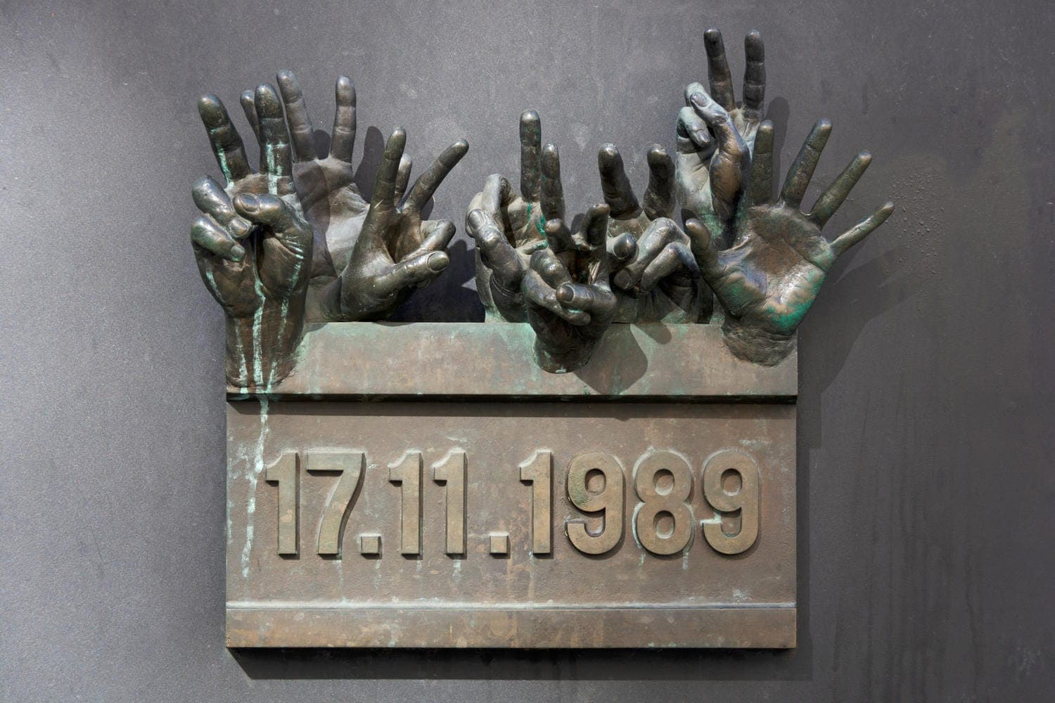 17. november: Deň, ktorý zmenil telekomunikácie na Slovensku