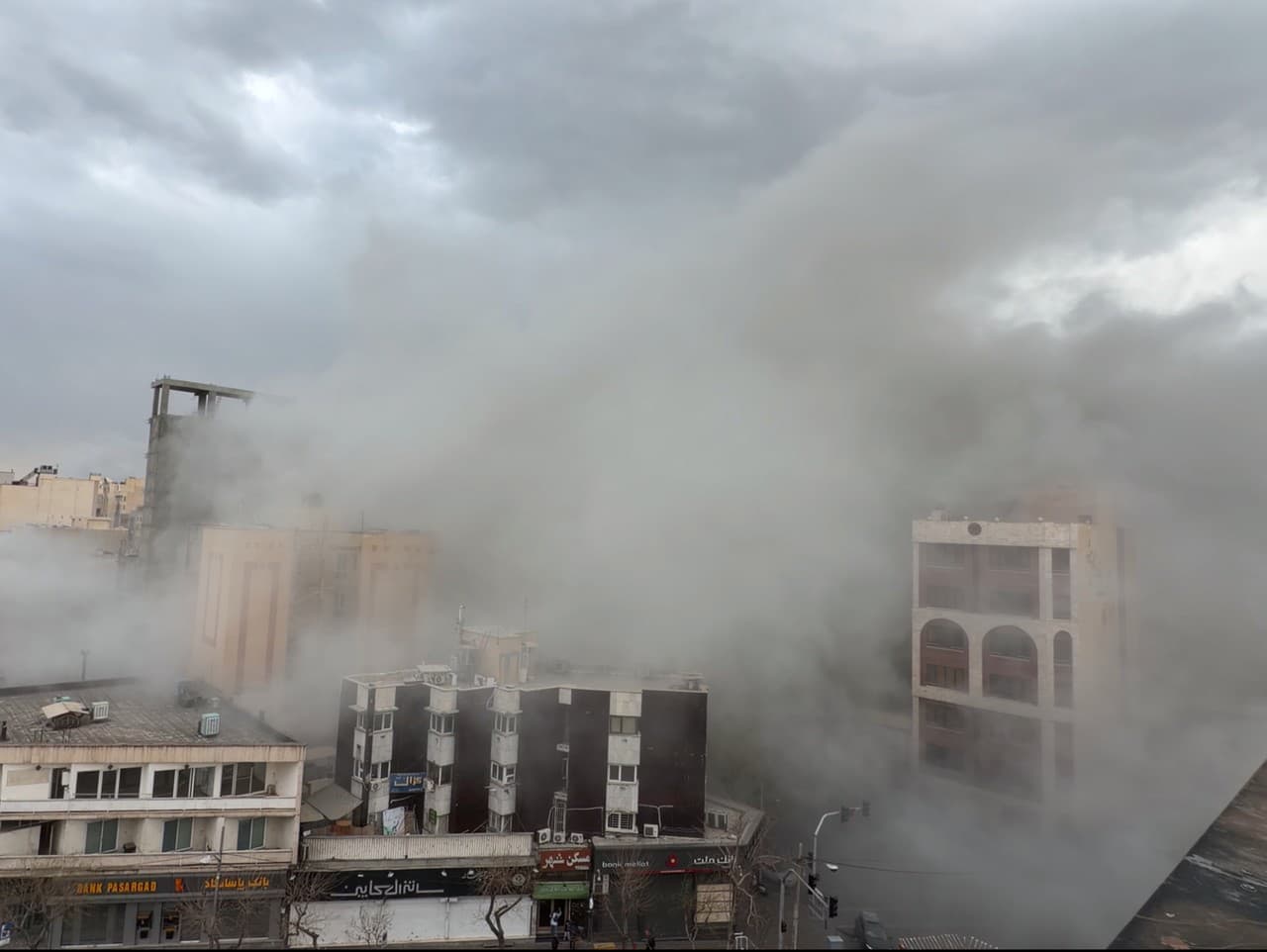 Izrael čelí novým raketovým útokom z Iránu a Libanonu