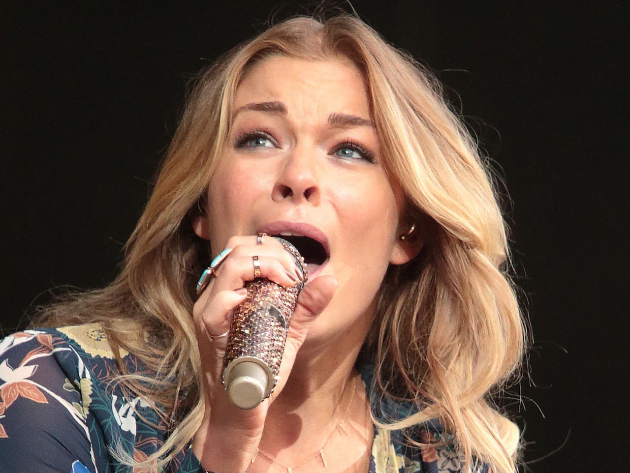 LeAnn Rimes investuje do zdravia šialené peniaze po incidente na koncerte