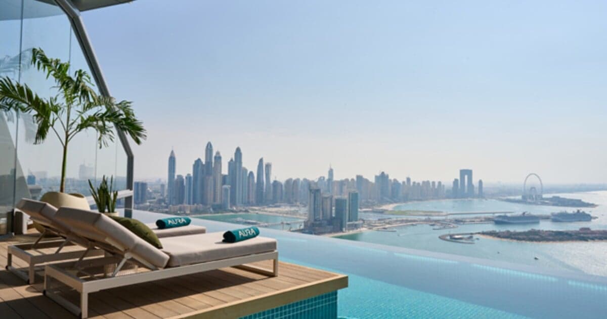 Turisti uviaznutí v SAE dostanú ubytovanie a stravu zadarmo