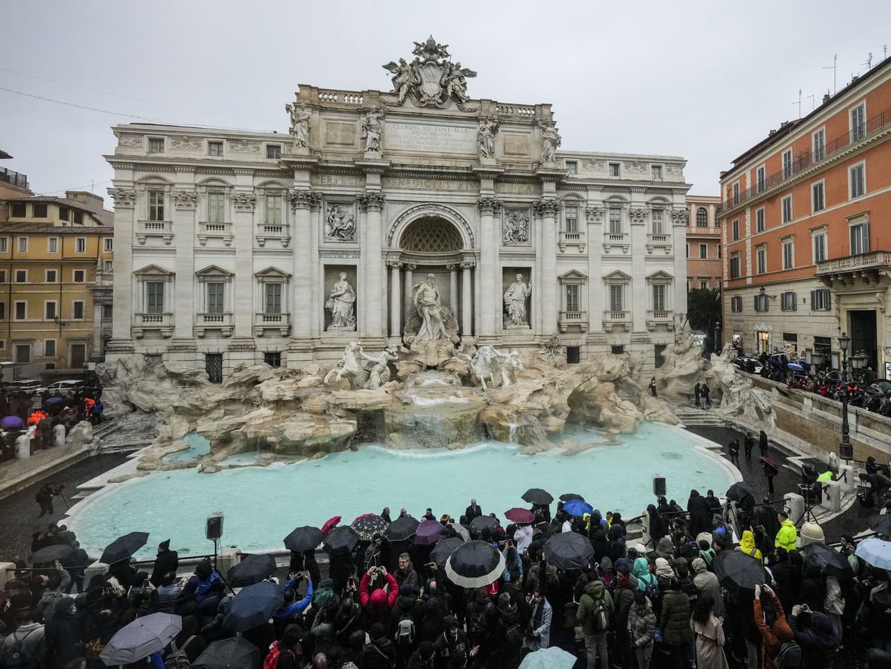 Rím zavádza vstupné k fontáne di Trevi pre turistov