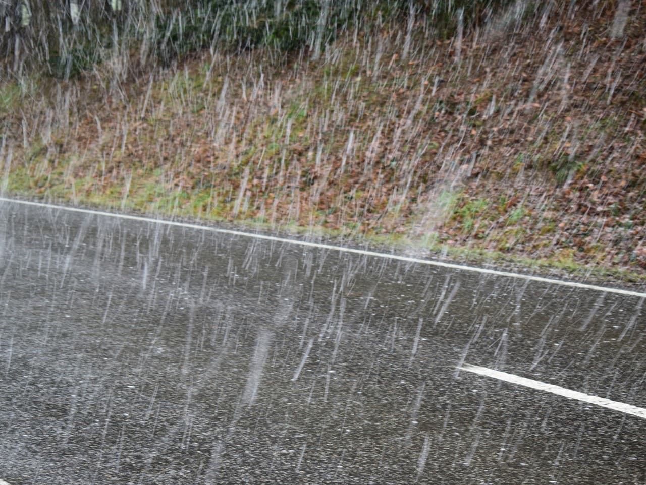 Meteorológovia varujú pred snežením a poľadovicou na Slovensku