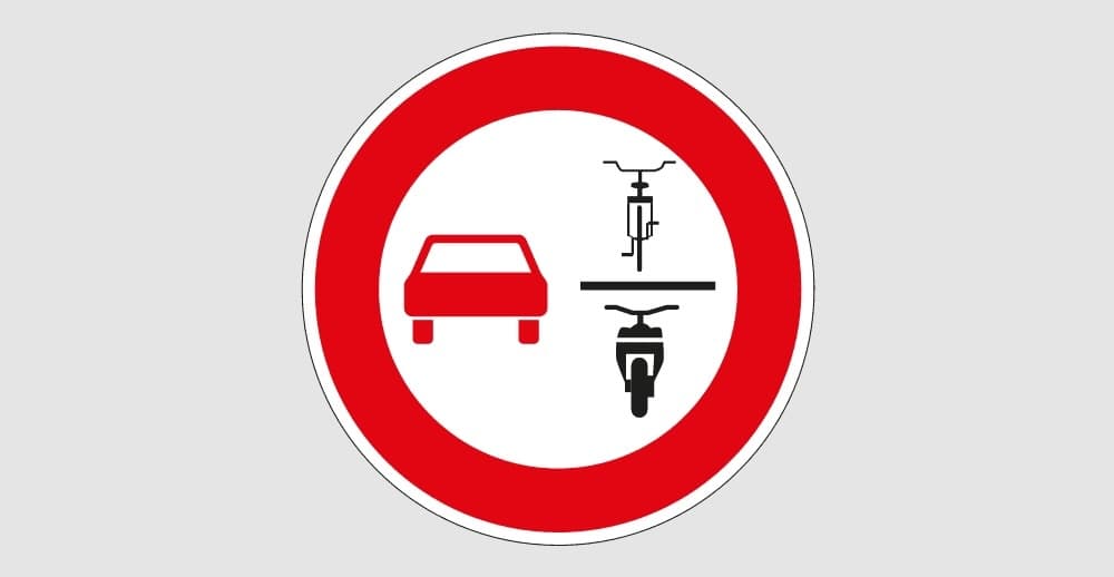 Vodiči, pozor na mätúcu dopravnú značku v Nemecku!