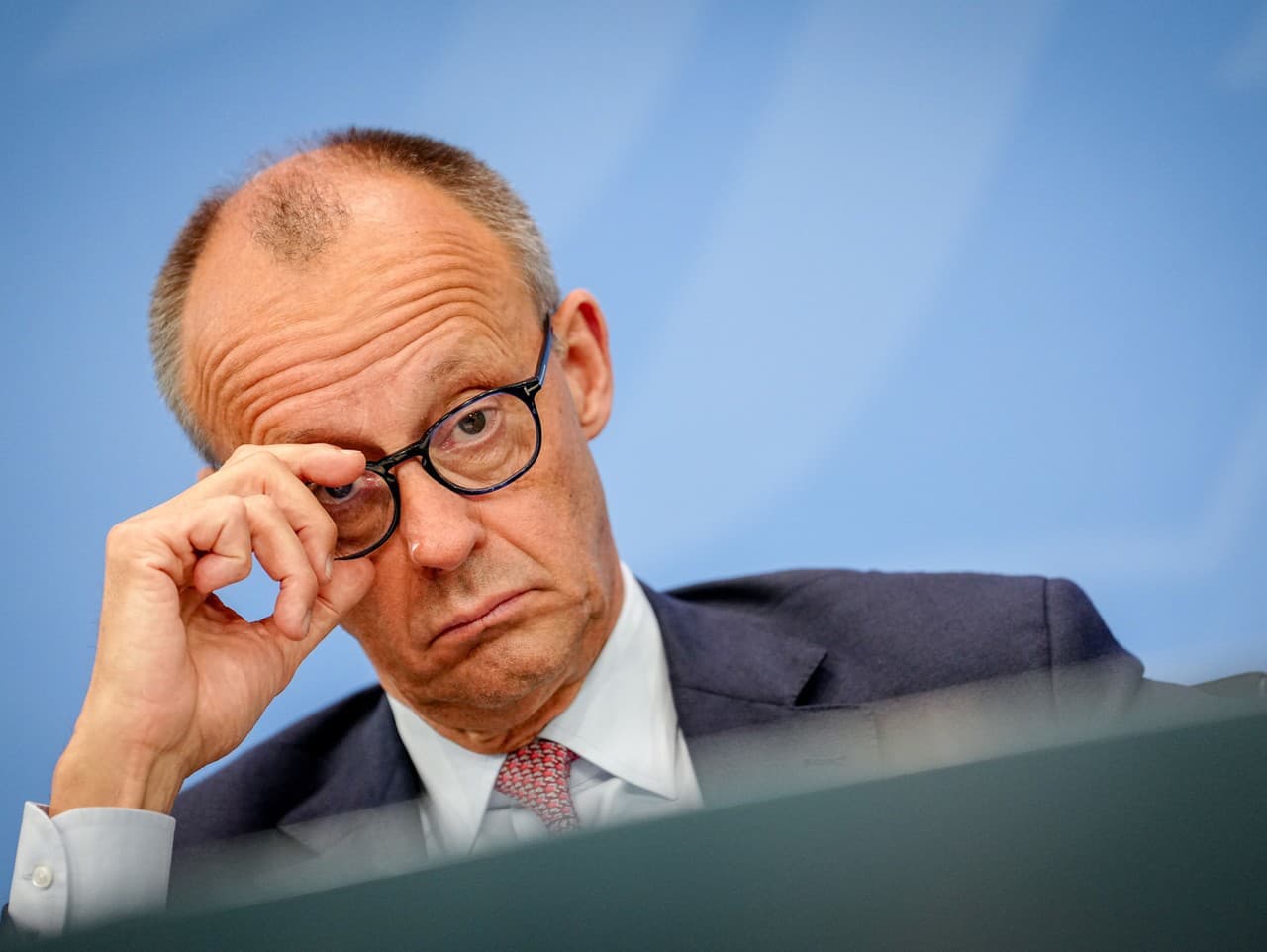 Nemecký kancelár vyzval na používanie skutočných mien na sociálnych sieťach