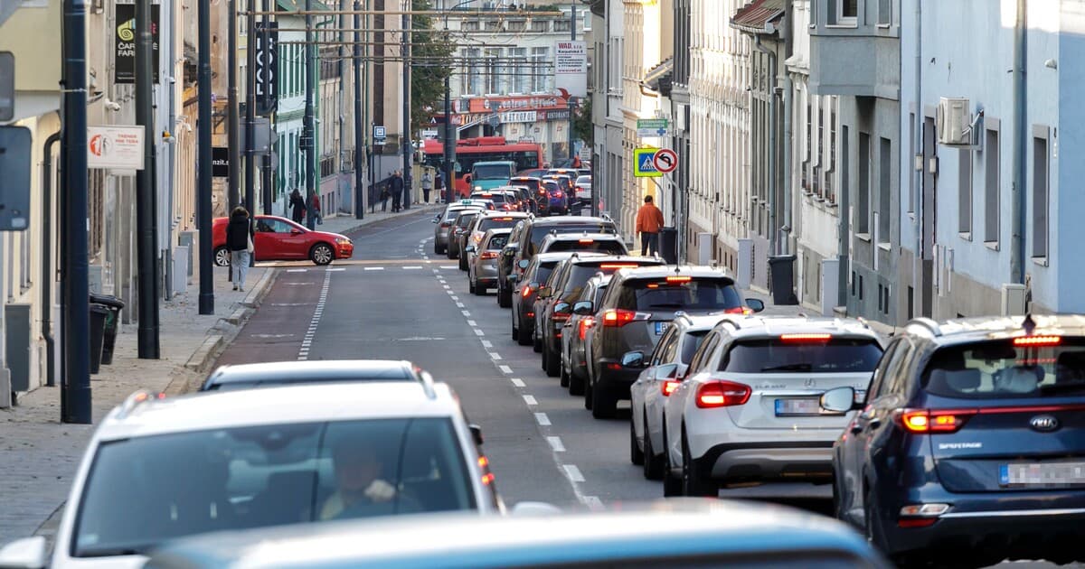 Bratislava mení dopravu: Ruší problematické odbočenia na frekventovaných uliciach