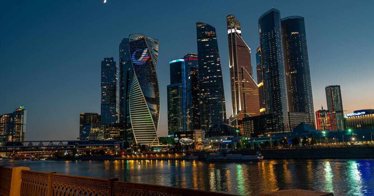 Ruské železnice predajú mrakodrap za 2,42 miliardy dolárov