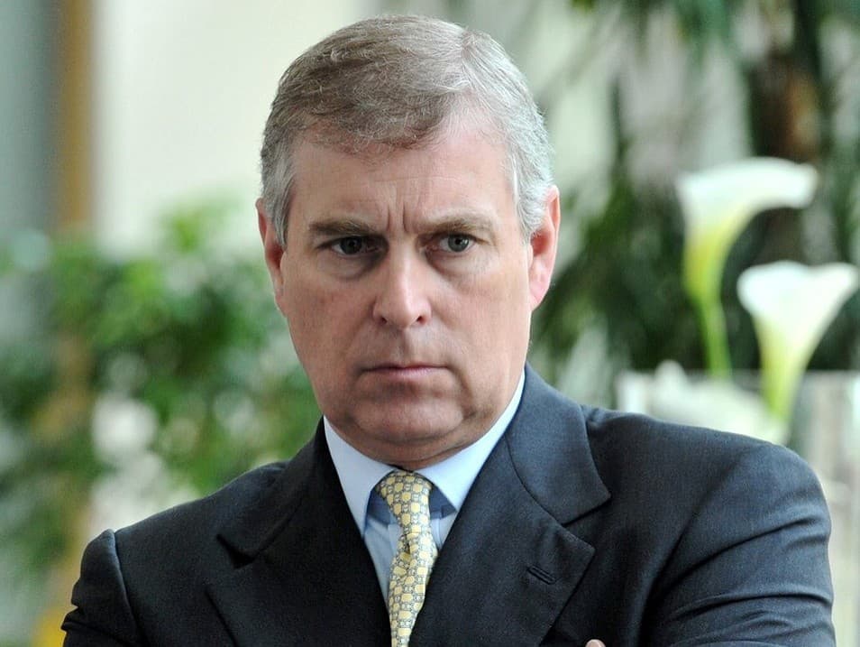 Škandál okolo princa Andrewa: Nové fotografie z Epsteinových spisov