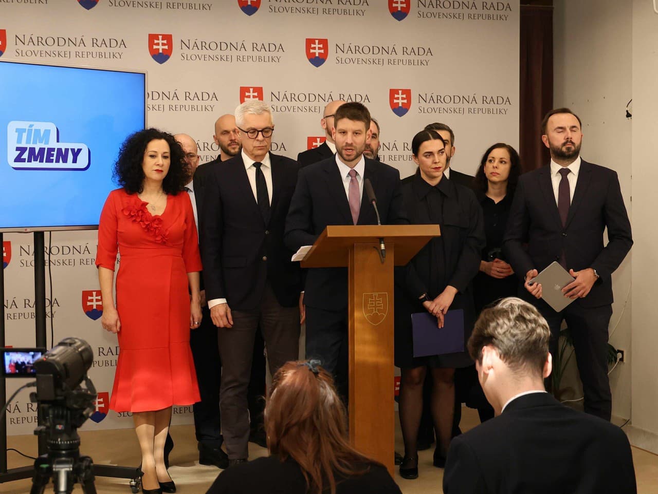 Progresívne Slovensko kritizuje vládu za ignorovanie ekonomickej krízy