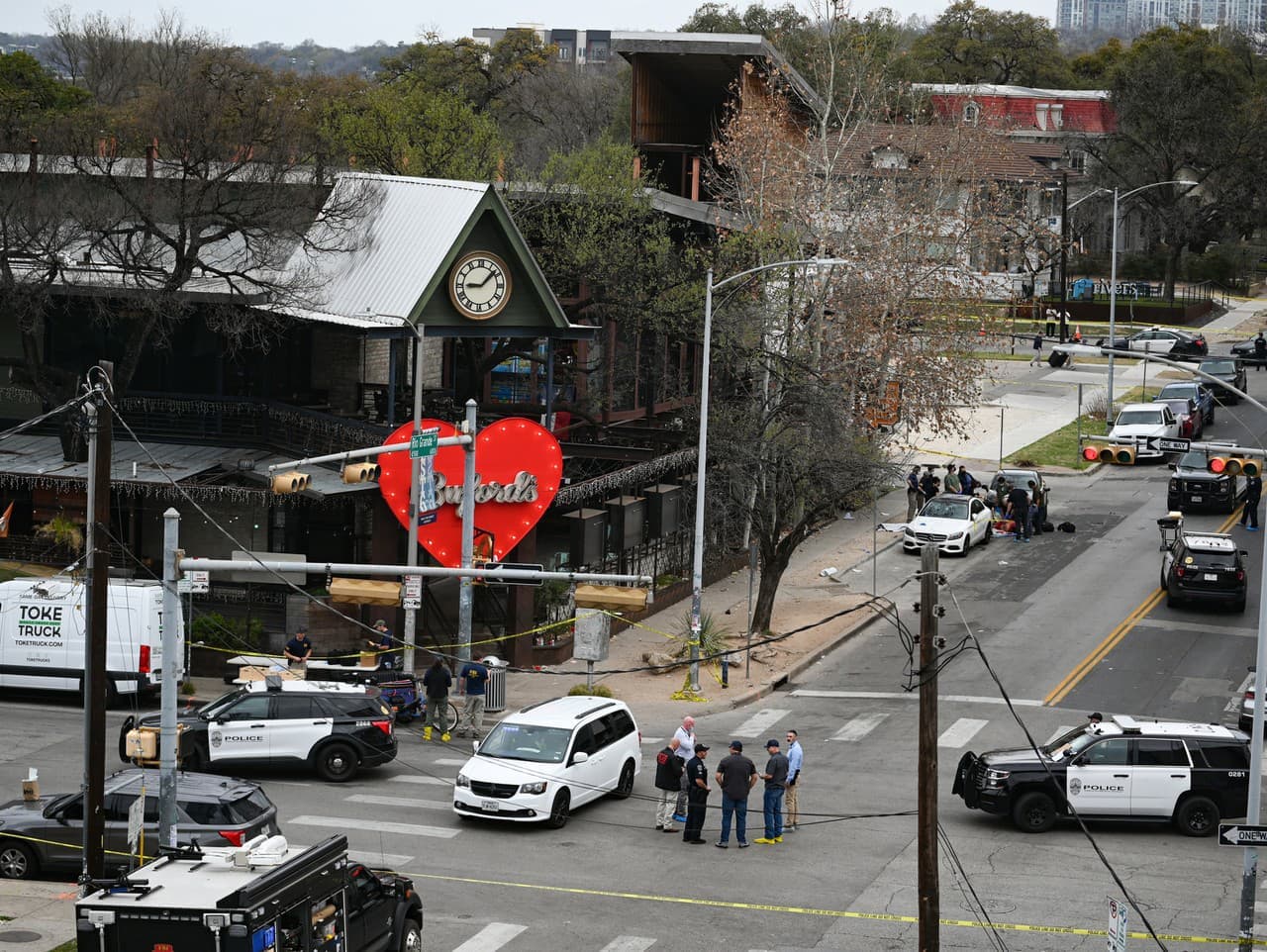 Tragédia v Austine: Streľba v bare si vyžiadala tri obete