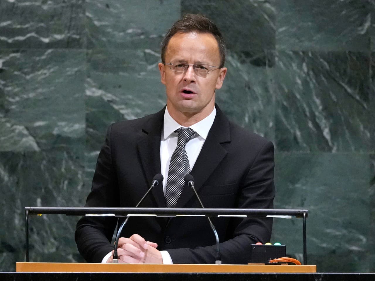 Maďarsko obviňuje Ukrajinu zo zasahovania do volieb